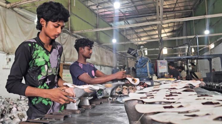 B’Baria’s shoe factories face losses this Eid for delaying in China’s import