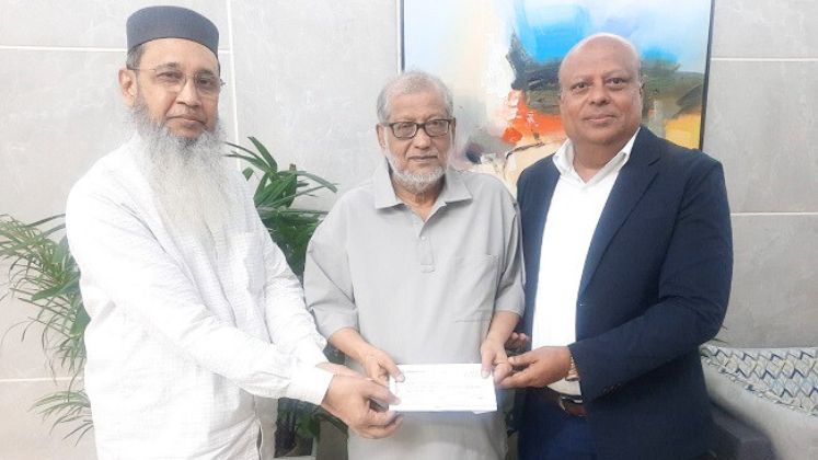 Micro Fibre Group MD Shamsuzzaman hands over ITET land installment check | Event News