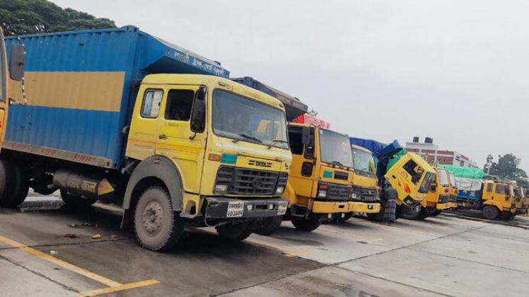 Thirty six garment-laden trucks stranded at Benapole Port